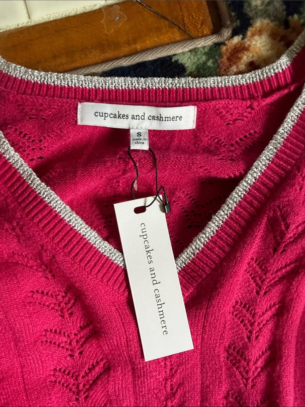 cupcakes & cashmere Carmine Pink ‎ V-Neck Cable Knit Sweater- NWT- retail 118